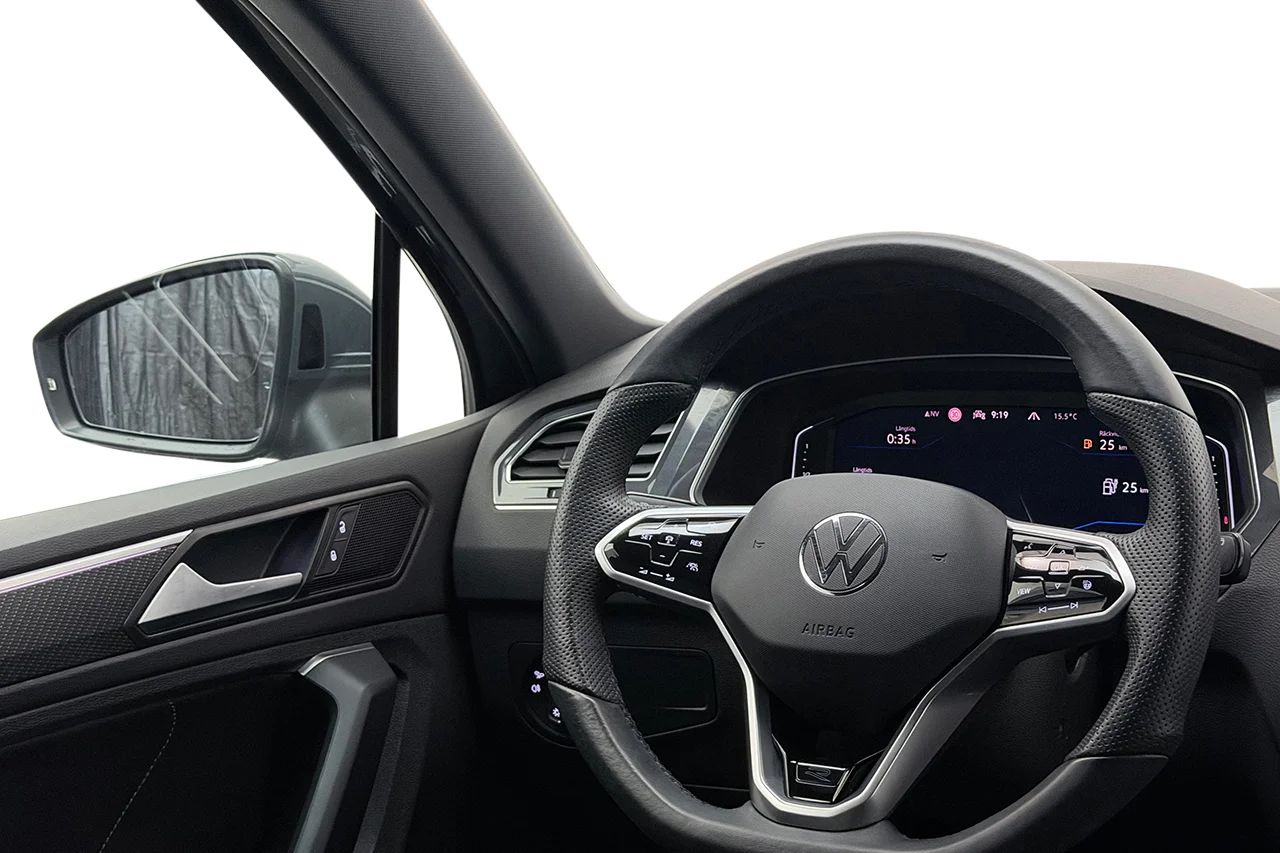 Volkswagen Tiguan eHybrid 1.4 TSI R-Line Drag Navi Kamera IQ.Light 245hk – bild 16 av 37