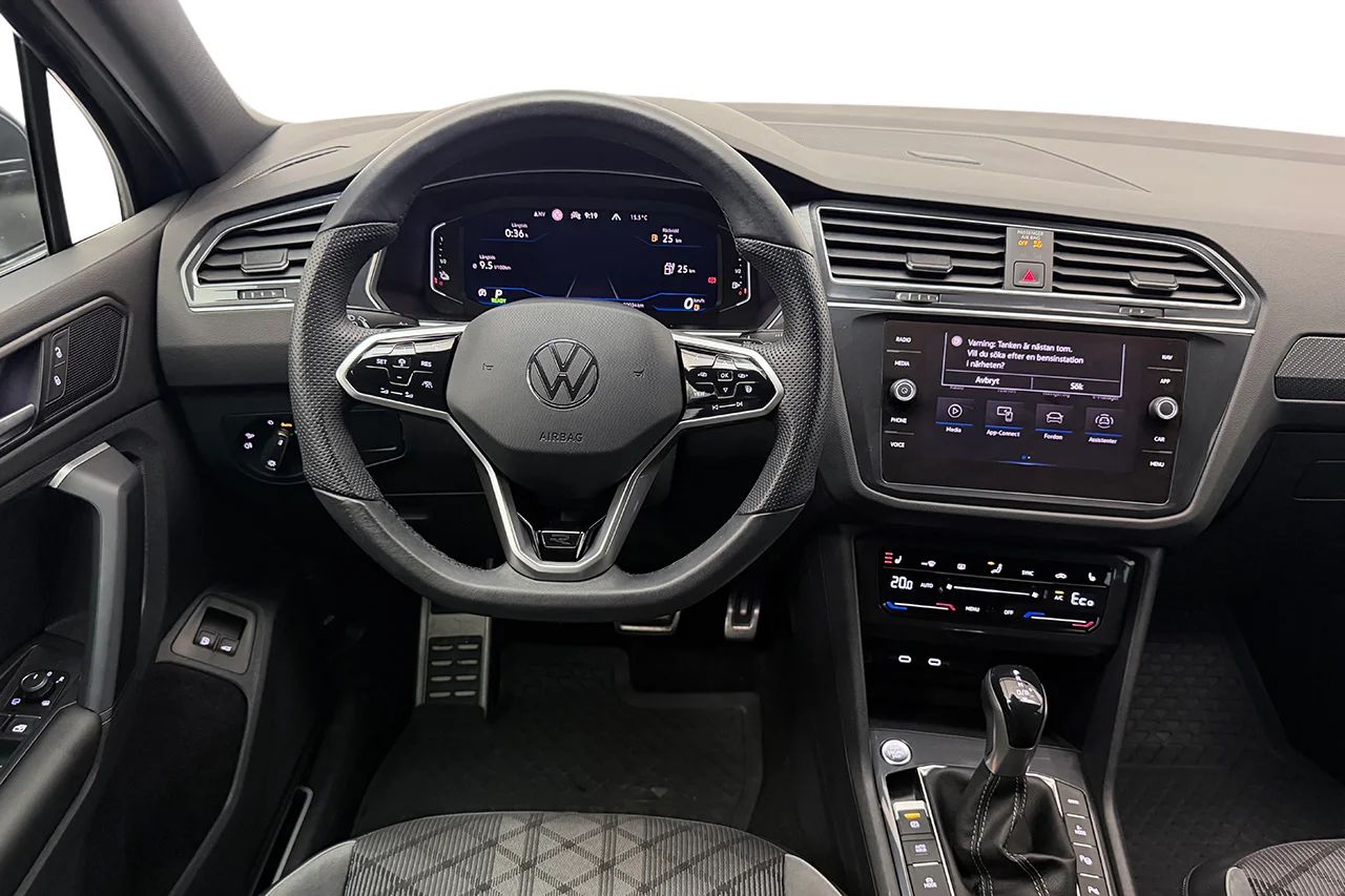 Volkswagen Tiguan eHybrid 1.4 TSI R-Line Drag Navi Kamera IQ.Light 245hk – bild 17 av 37