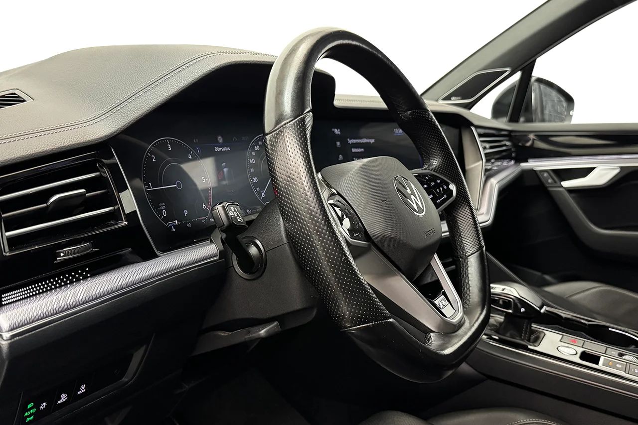 Volkswagen Touareg 3.0 V6 TDI 4Motion R-Line Executive Inno Drag Adaptiv Luftfjädring NightVision DYNAUDIO – bild 10 av 20