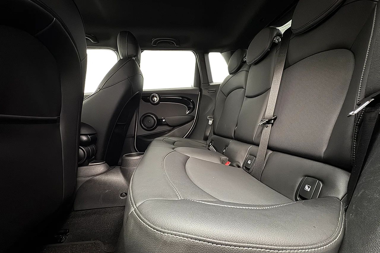Mini Cooper S 5-dörr Aut Komfortpkt Connected Läder P-Sens 178hk – bild 8 av 14