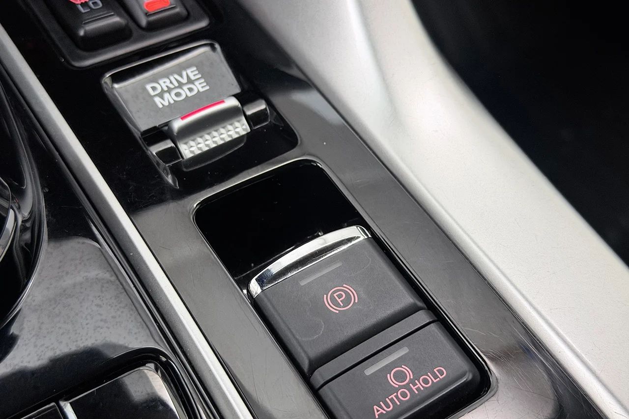 Mitsubishi Eclipse Cross PHEV 2.4 4WD Kamera Keyless Filassist MOMS 188hk – bild 25 av 30