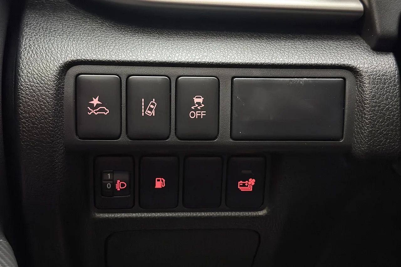Mitsubishi Eclipse Cross PHEV 2.4 4WD Kamera Keyless Filassist MOMS 188hk – bild 26 av 30