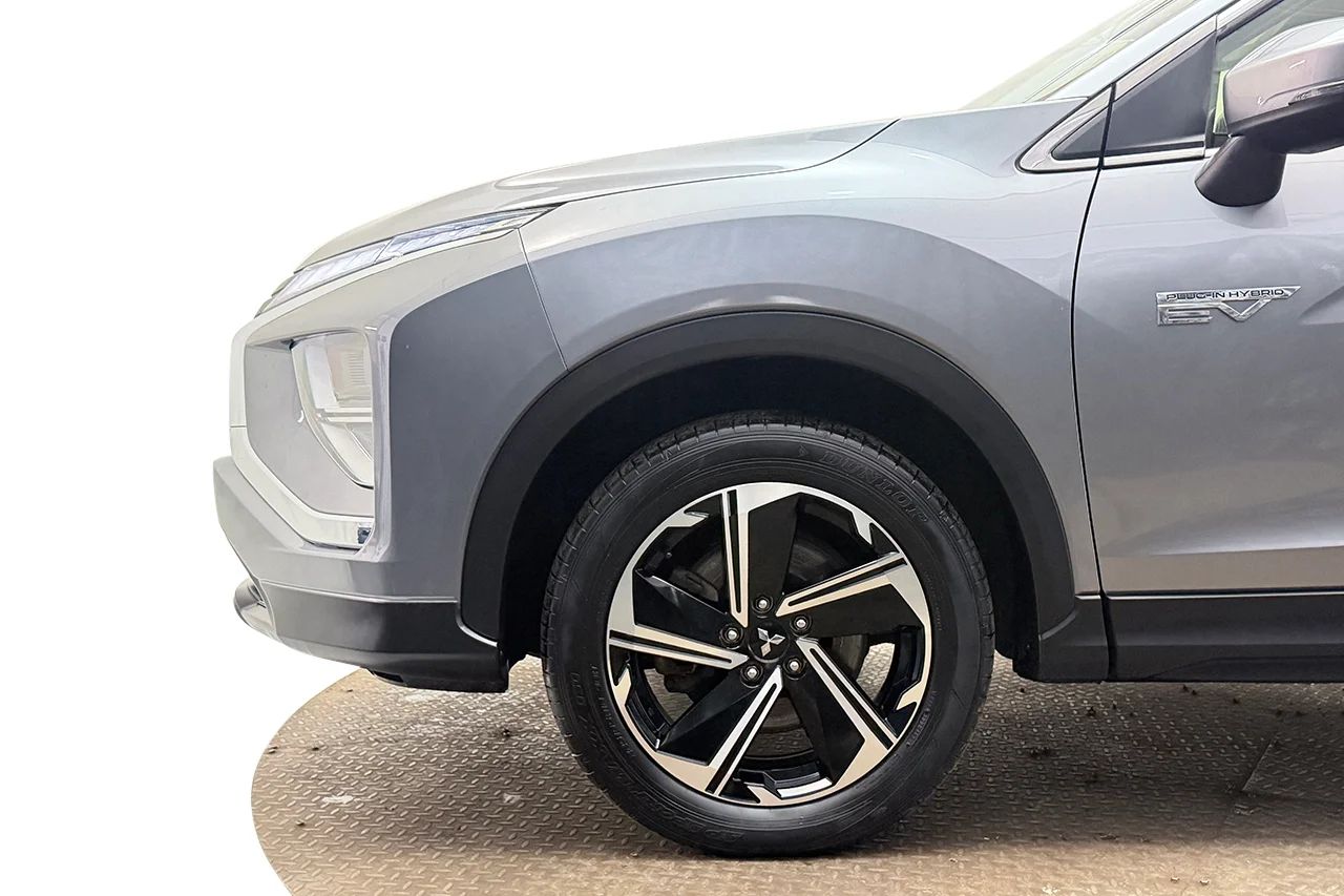 Mitsubishi Eclipse Cross PHEV 2.4 4WD Kamera Keyless Filassist MOMS 188hk – bild 10 av 30