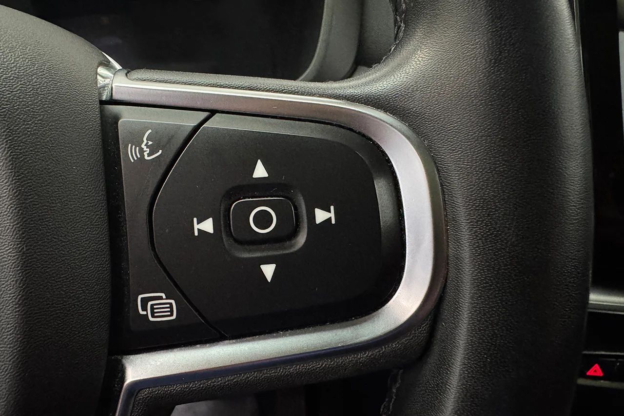 Volvo XC60 Recharge T6 AWD Drag Pano Navi Kamera BLIS MOMS 350hk – bild 19 av 36
