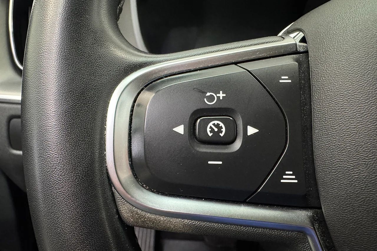 Volvo XC60 Recharge T6 AWD Drag Pano Navi Kamera BLIS MOMS 350hk – bild 18 av 36