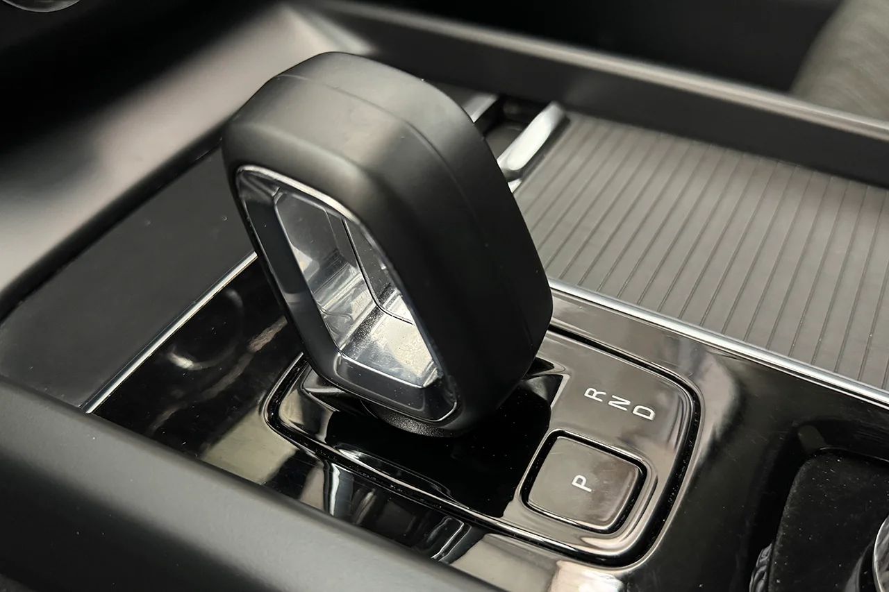 Volvo XC60 Recharge T6 AWD Drag Pano Navi Kamera BLIS MOMS 350hk – bild 28 av 36