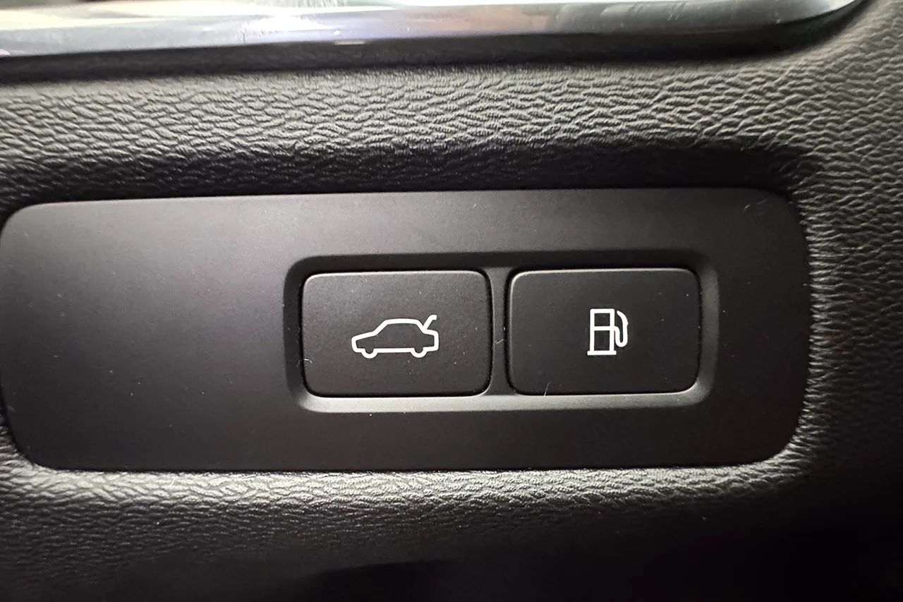 Volvo XC60 Recharge T6 AWD Drag Pano Navi Kamera BLIS MOMS 350hk – bild 34 av 36