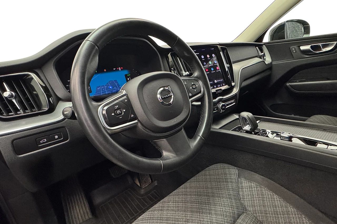 Volvo XC60 Recharge T6 AWD Drag Pano Navi Kamera BLIS MOMS 350hk – bild 12 av 36