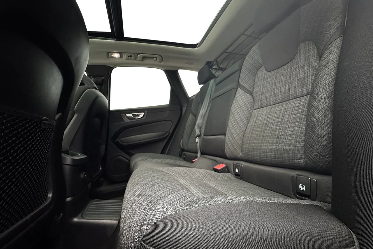 Volvo XC60 Recharge T6 AWD Drag Pano Navi Kamera BLIS MOMS 350hk – bild 13 av 36