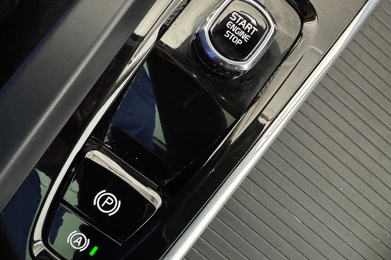Volvo XC60 Recharge T6 AWD Drag Pano Navi Kamera BLIS MOMS 350hk – bild 29 av 36