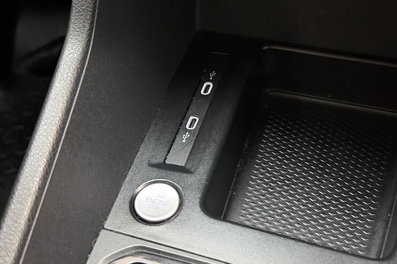 Volkswagen Caddy 2.0 TDI Automat Life 5-sits ergoComfort Värmare Kamera MOMS – bild 30 av 35