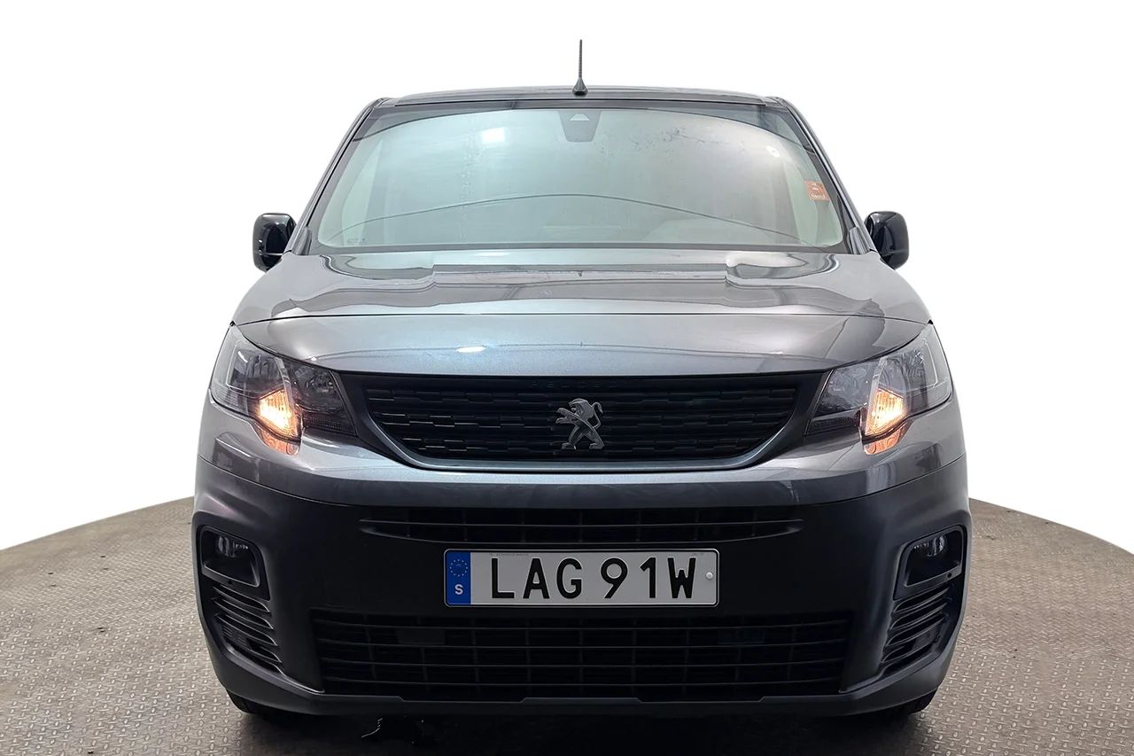 Peugeot e-Partner L2 50 kWh Inredd 3-sits Navi Kamera P-Sensorer MOMS 136hk – bild 2 av 27