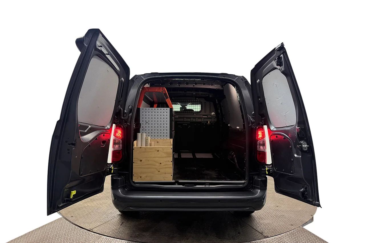 Peugeot e-Partner L2 50 kWh Inredd 3-sits Navi Kamera P-Sensorer MOMS 136hk – bild 6 av 27