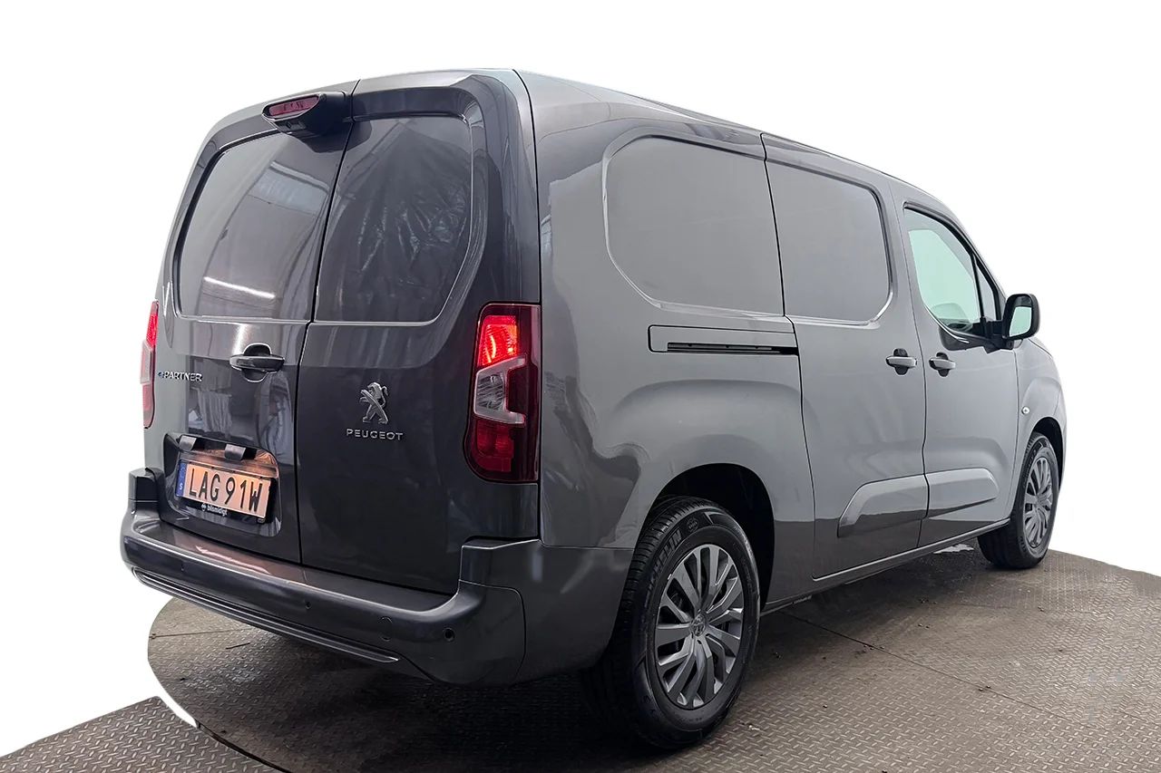 Peugeot e-Partner L2 50 kWh Inredd 3-sits Navi Kamera P-Sensorer MOMS 136hk – bild 4 av 27