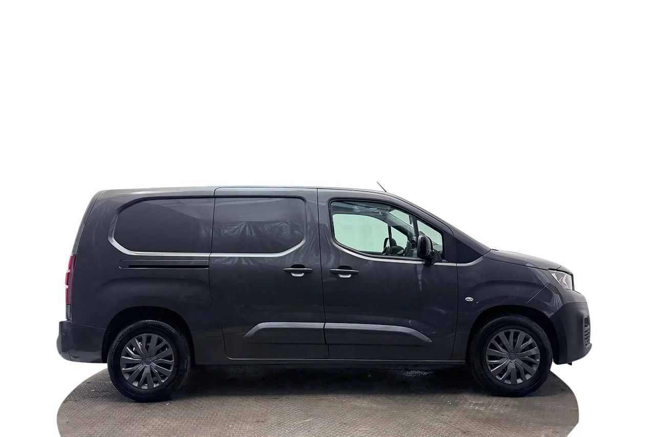 Peugeot e-Partner L2 50 kWh Inredd 3-sits Navi Kamera P-Sensorer MOMS 136hk – bild 3 av 27