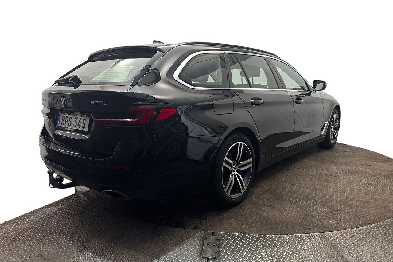 BMW 520d xDrive Touring Drag Navi Kamera Värmare DisplayKey MOMS 190hk – bild 5 av 37