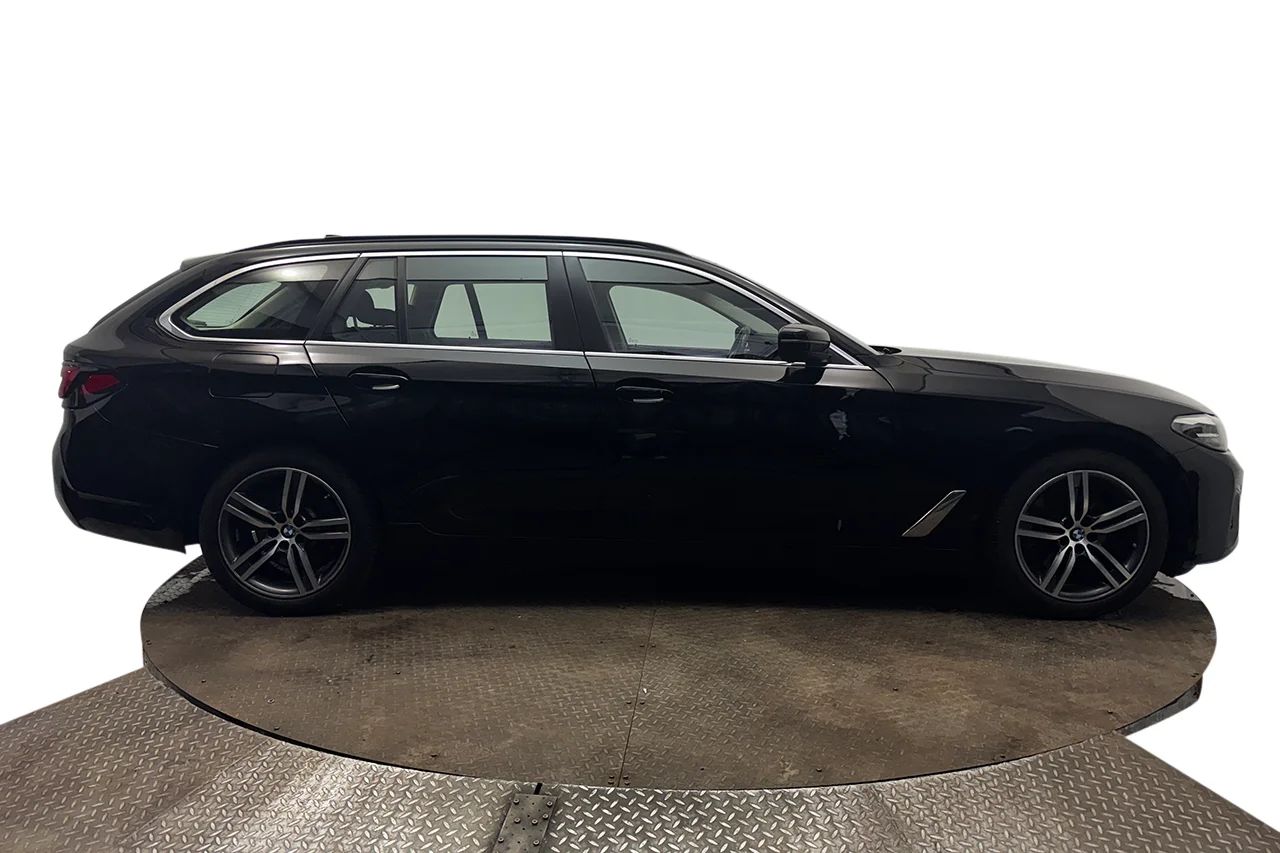 BMW 520d xDrive Touring Drag Navi Kamera Värmare DisplayKey MOMS 190hk – bild 4 av 37
