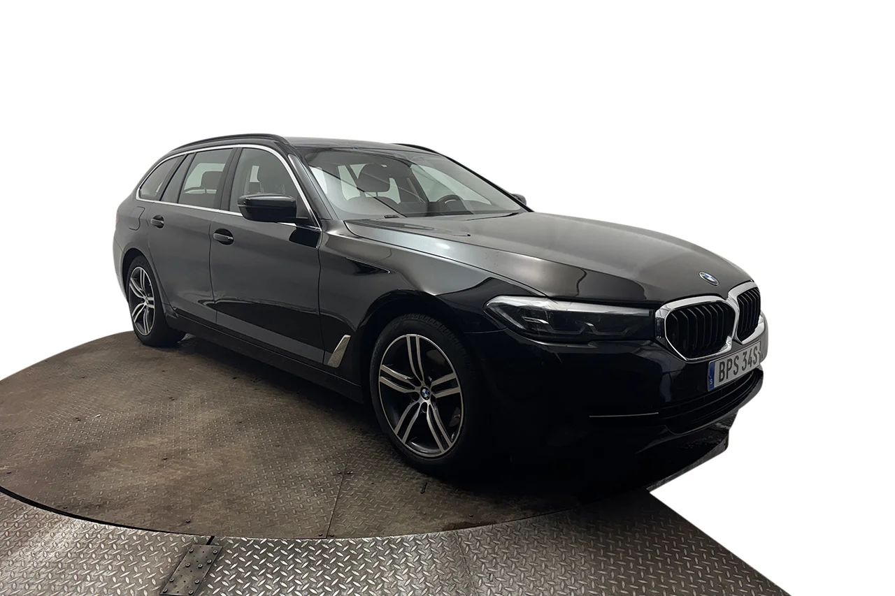 BMW 520d xDrive Touring Drag Navi Kamera Värmare DisplayKey MOMS 190hk – bild 3 av 37