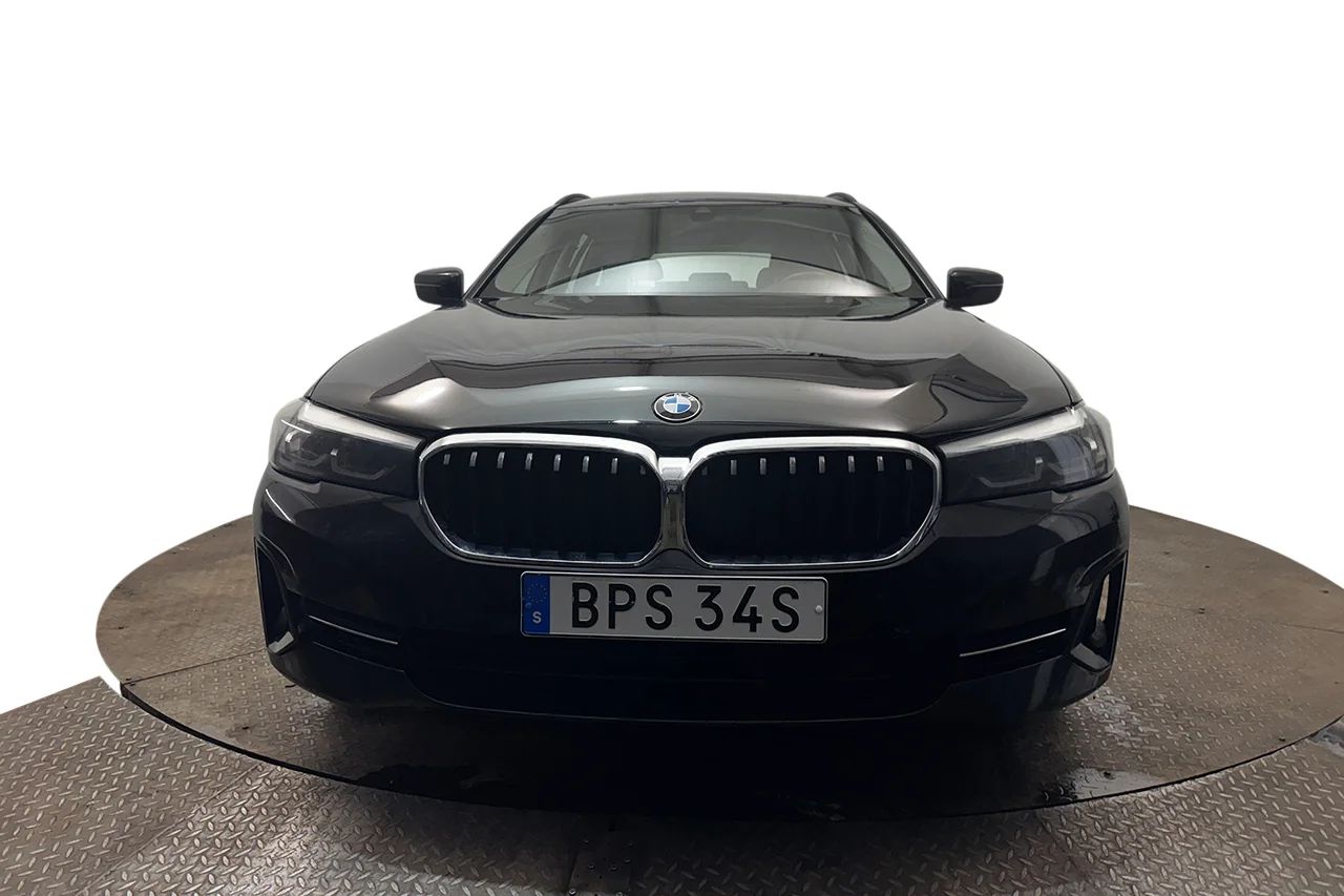 BMW 520d xDrive Touring Drag Navi Kamera Värmare DisplayKey MOMS 190hk – bild 2 av 37