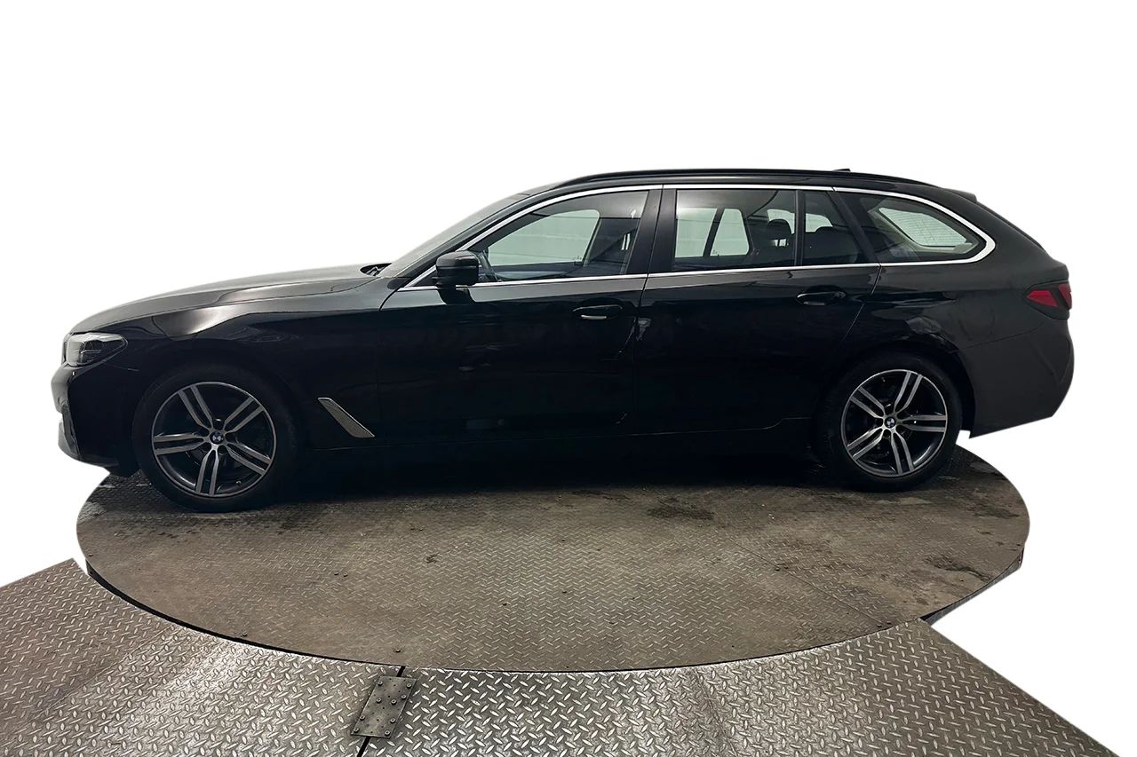 BMW 520d xDrive Touring Drag Navi Kamera Värmare DisplayKey MOMS 190hk – bild 9 av 37