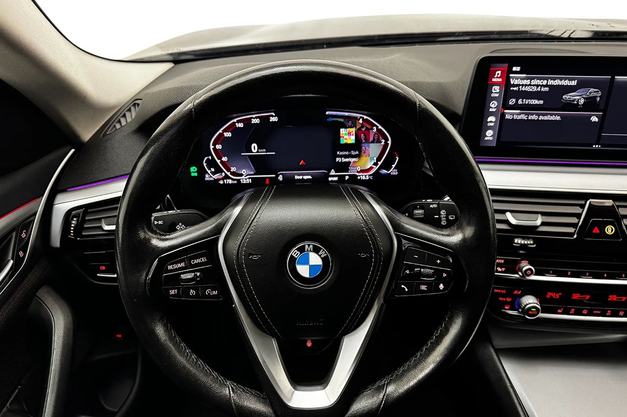 BMW 520d xDrive Touring Drag Navi Kamera Värmare DisplayKey MOMS 190hk – bild 17 av 37
