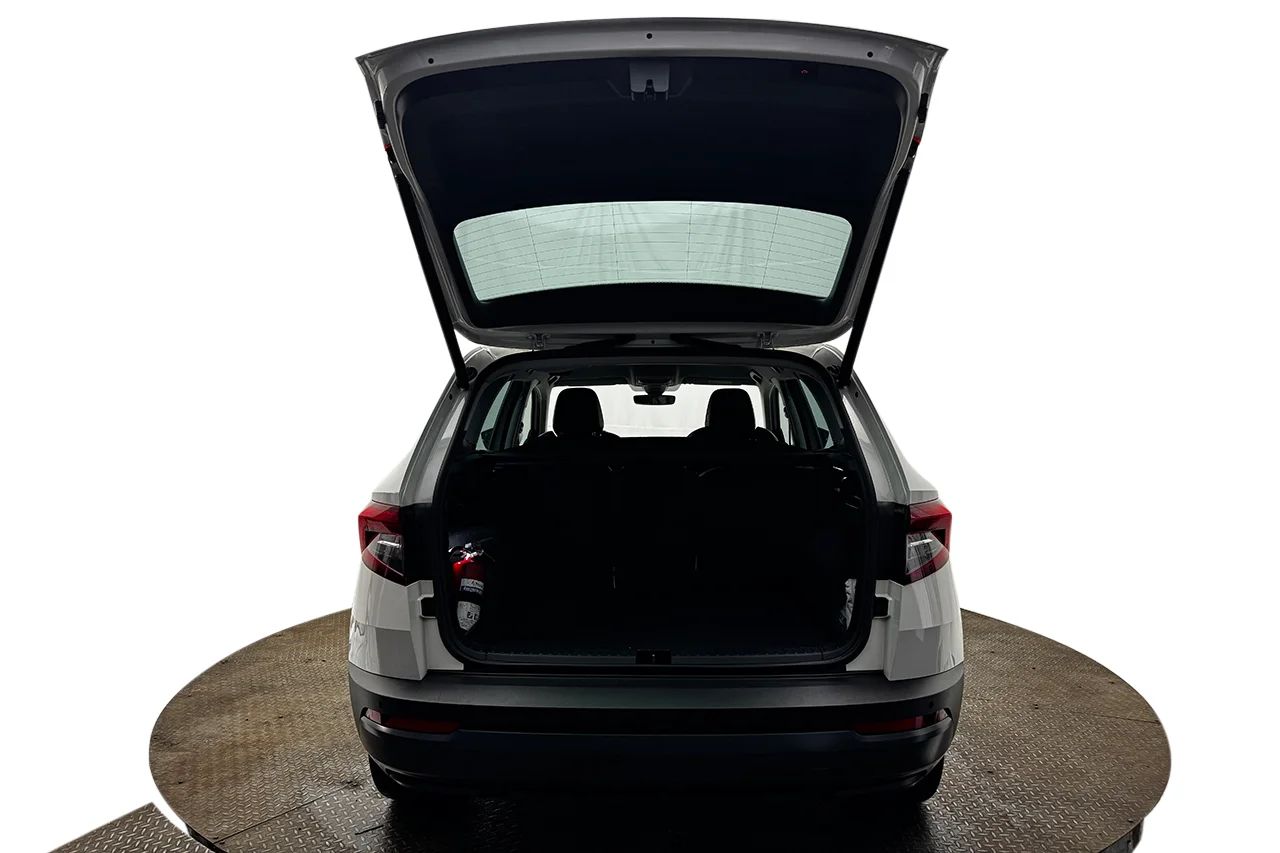 Škoda Karoq 2.0 TDI 4x4 Aut Style Drag Navi Kamera Värmare MOMS – bild 7 av 32