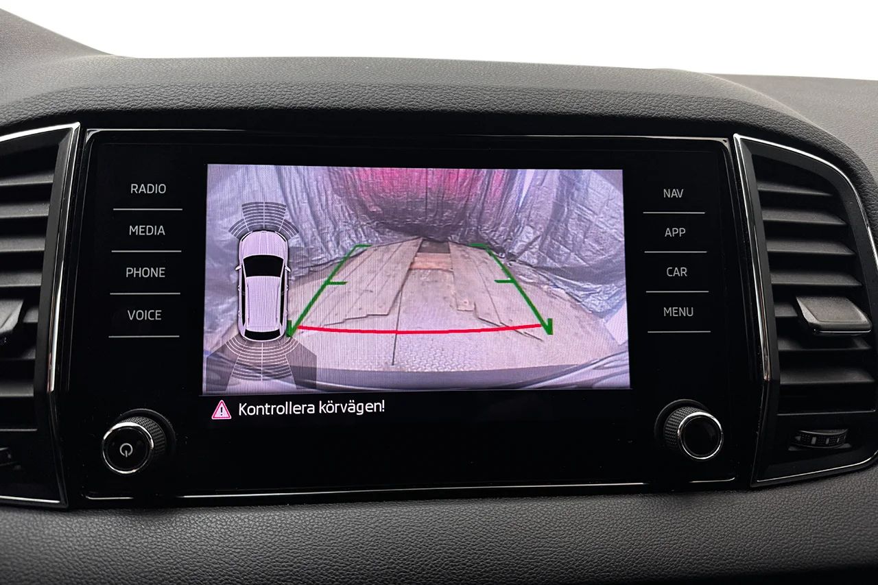 Škoda Karoq 2.0 TDI 4x4 Aut Style Drag Navi Kamera Värmare MOMS – bild 20 av 32