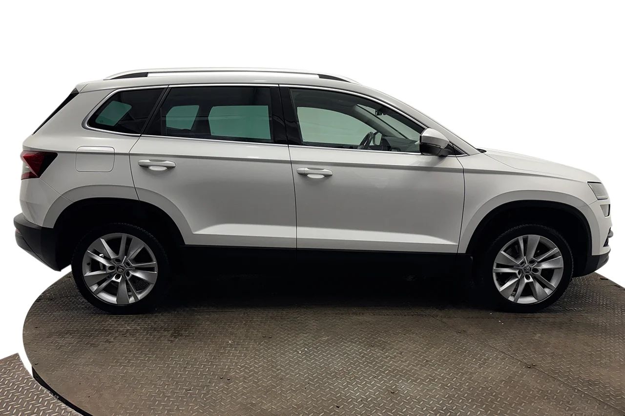 Škoda Karoq 2.0 TDI 4x4 Aut Style Drag Navi Kamera Värmare MOMS – bild 4 av 32