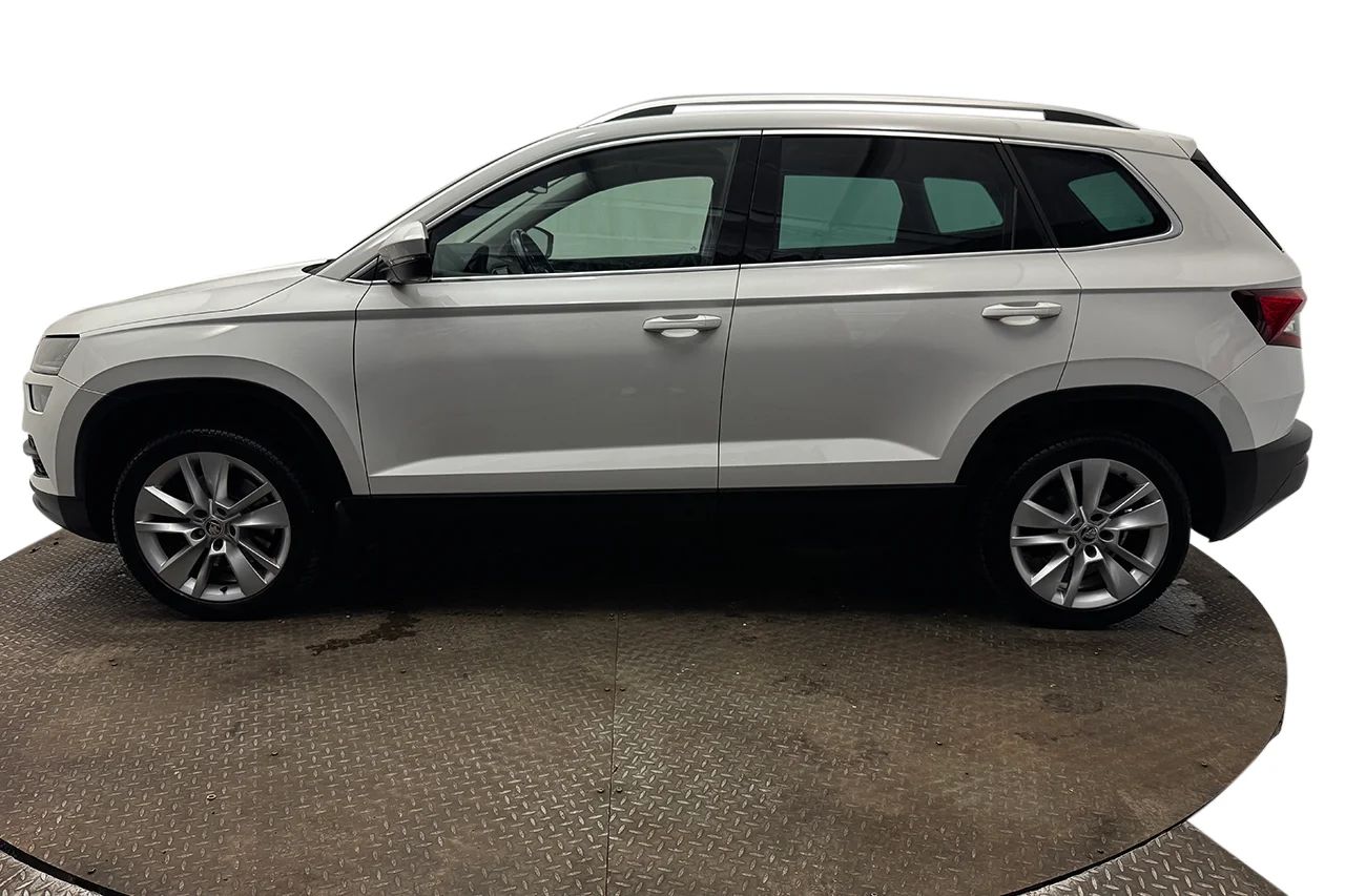 Škoda Karoq 2.0 TDI 4x4 Aut Style Drag Navi Kamera Värmare MOMS – bild 9 av 32