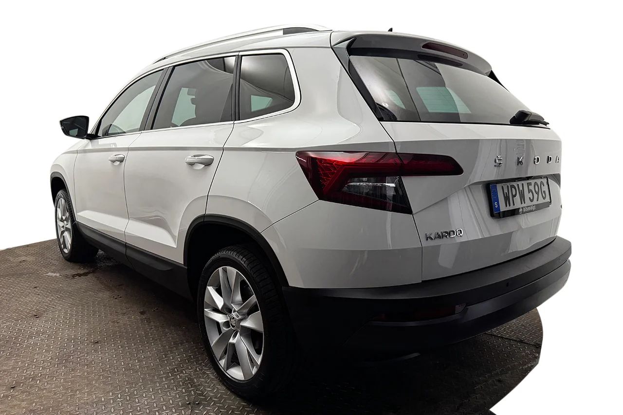 Škoda Karoq 2.0 TDI 4x4 Aut Style Drag Navi Kamera Värmare MOMS – bild 8 av 32