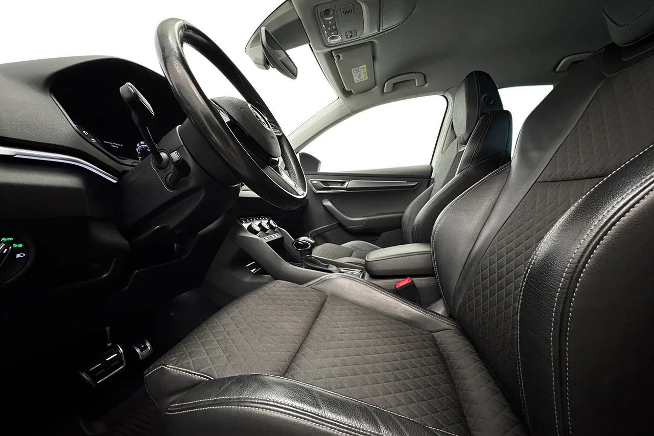 Škoda Karoq 2.0 TDI 4x4 Aut Style Drag Navi Kamera Värmare MOMS – bild 11 av 32