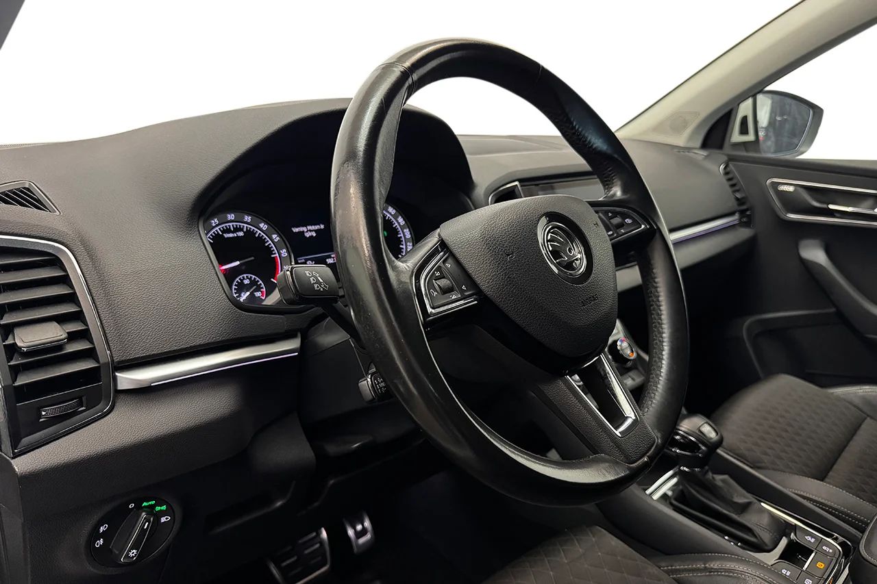 Škoda Karoq 2.0 TDI 4x4 Aut Style Drag Navi Kamera Värmare MOMS – bild 12 av 32