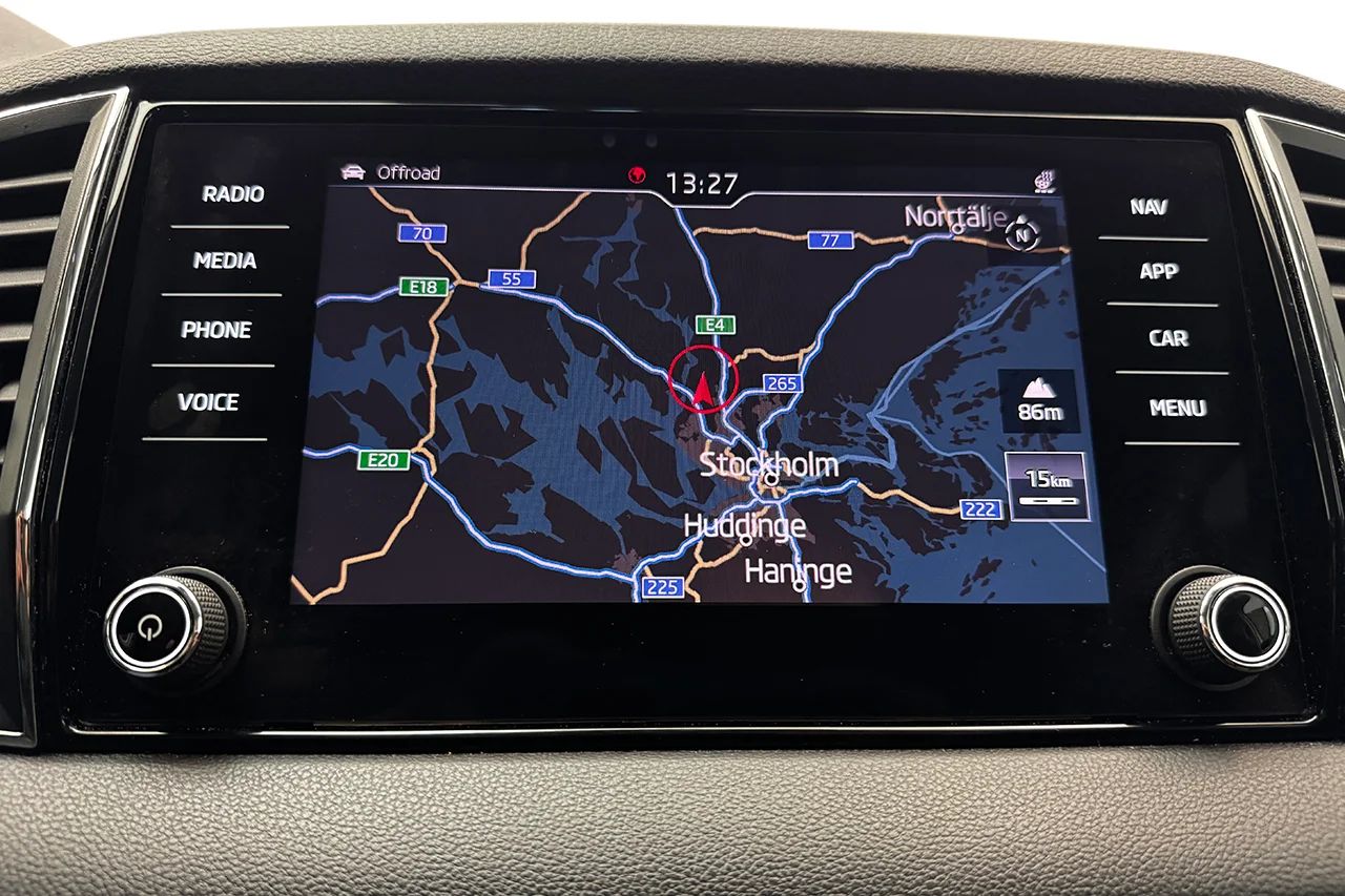 Škoda Karoq 2.0 TDI 4x4 Aut Style Drag Navi Kamera Värmare MOMS – bild 19 av 32