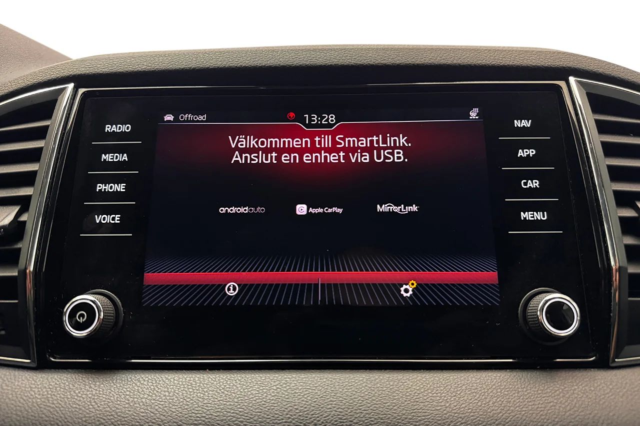 Škoda Karoq 2.0 TDI 4x4 Aut Style Drag Navi Kamera Värmare MOMS – bild 24 av 32