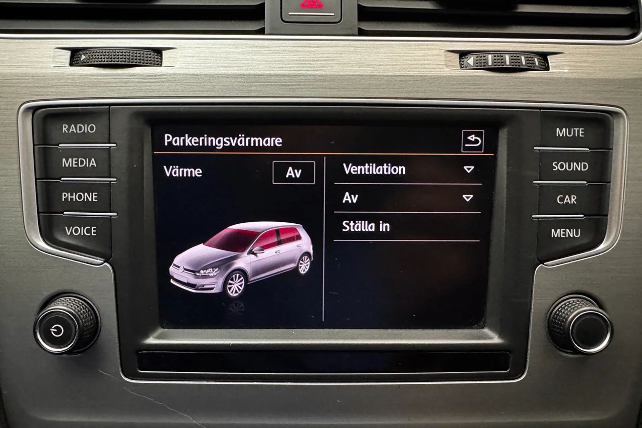 Volkswagen Golf 1.2 TSI Krompkt Vinterpkt Drag Värmare MOMS 110hk – bild 17 av 26