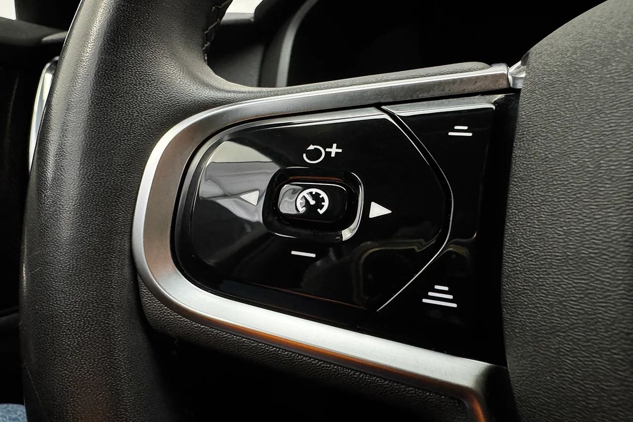 Volvo V90 T6 Plug-In Hybrid AWD Drag Navi 360° Kameravy BLIS Värmare H/K MOMS 350hk – bild 18 av 33
