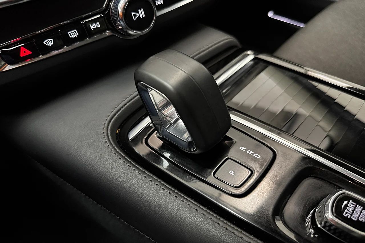 Volvo V90 T6 Plug-In Hybrid AWD Drag Navi 360° Kameravy BLIS Värmare H/K MOMS 350hk – bild 26 av 33