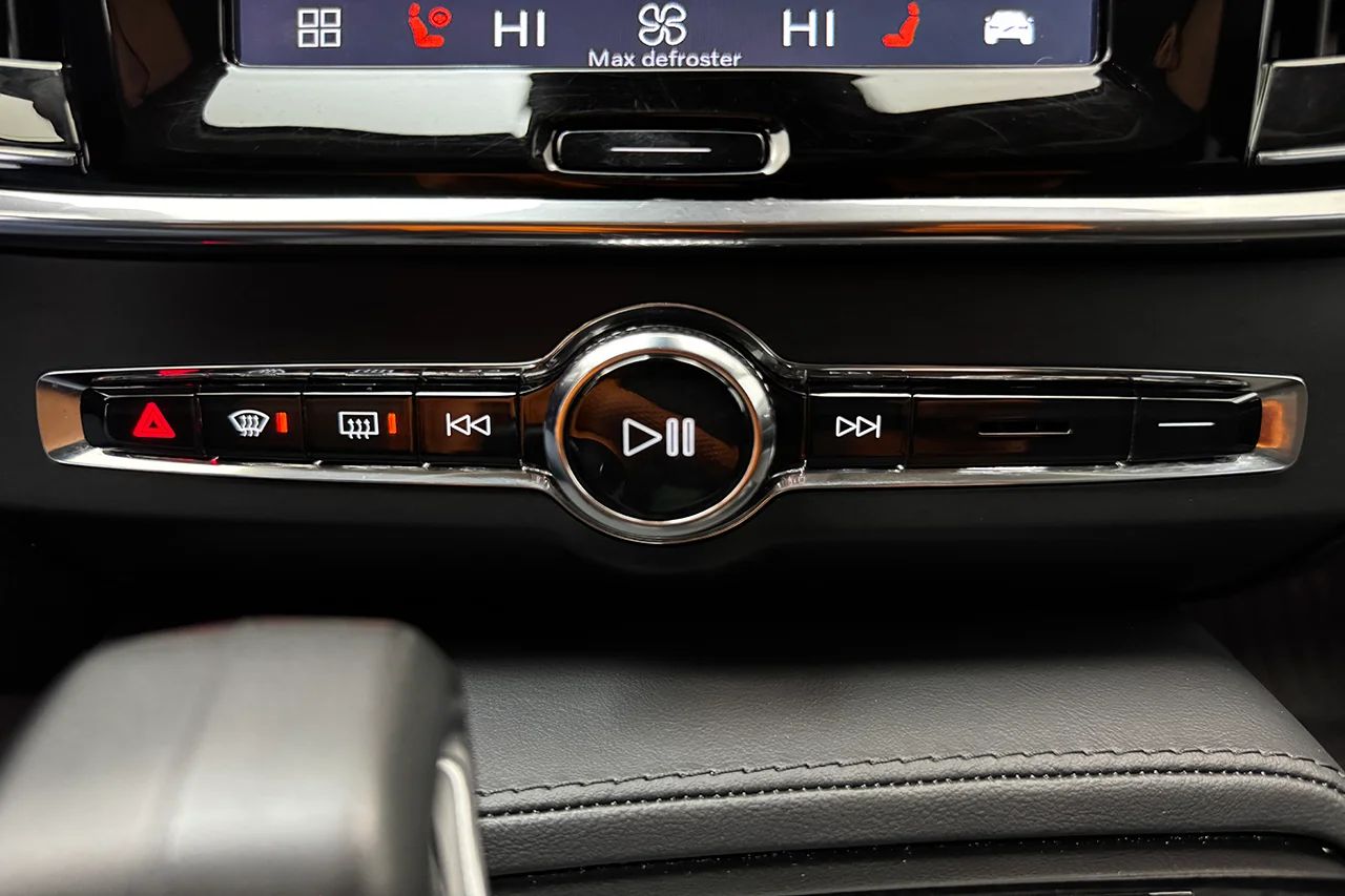 Volvo V90 T6 Plug-In Hybrid AWD Drag Navi 360° Kameravy BLIS Värmare H/K MOMS 350hk – bild 25 av 33