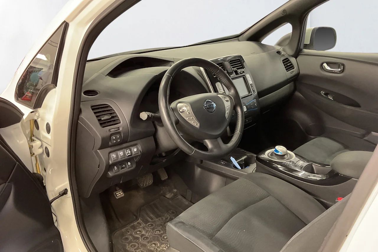 Nissan Leaf 30 kWh Filassist Blåtand MOMS 109hk – bild 7 av 9