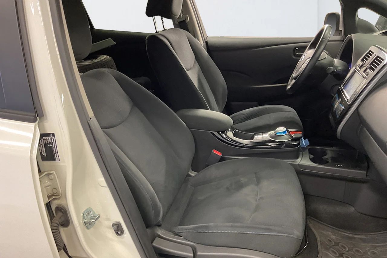 Nissan Leaf 30 kWh Filassist Blåtand MOMS 109hk – bild 9 av 9