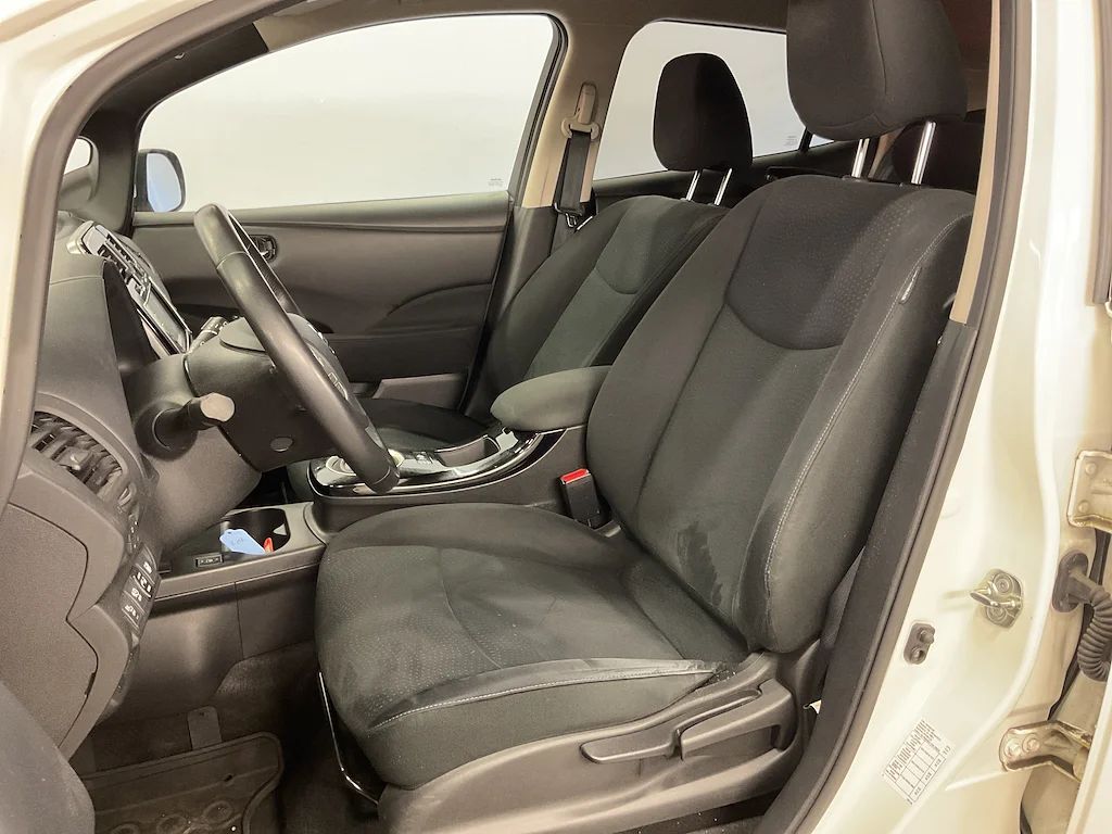 Nissan Leaf 30 kWh Filassist Blåtand MOMS 109hk – bild 6 av 9