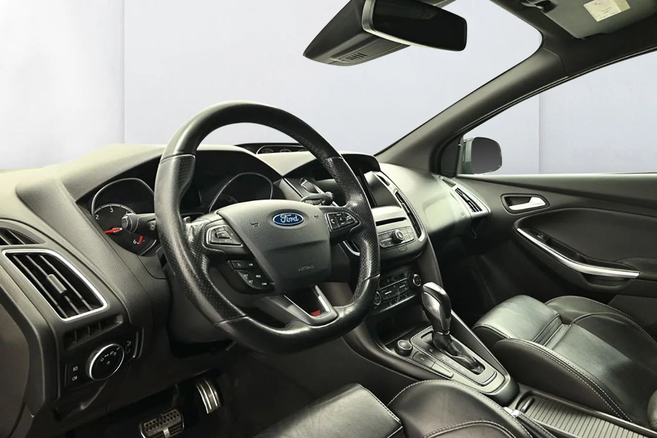 Ford Focus ST Kombi Aut Läder Elsäte Keyless Filassist 185hk – bild 9 av 25