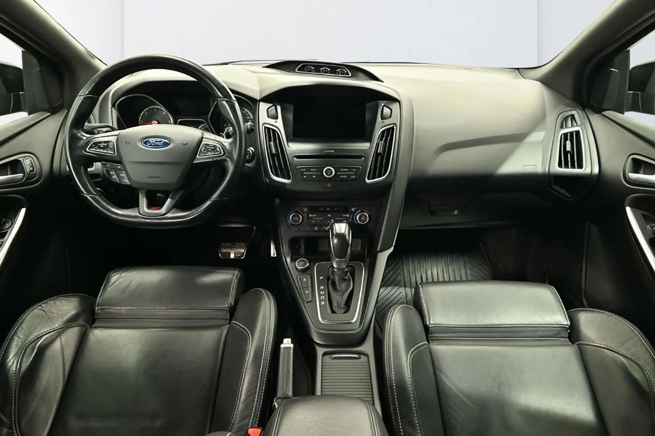 Ford Focus ST Kombi Aut Läder Elsäte Keyless Filassist 185hk – bild 16 av 25