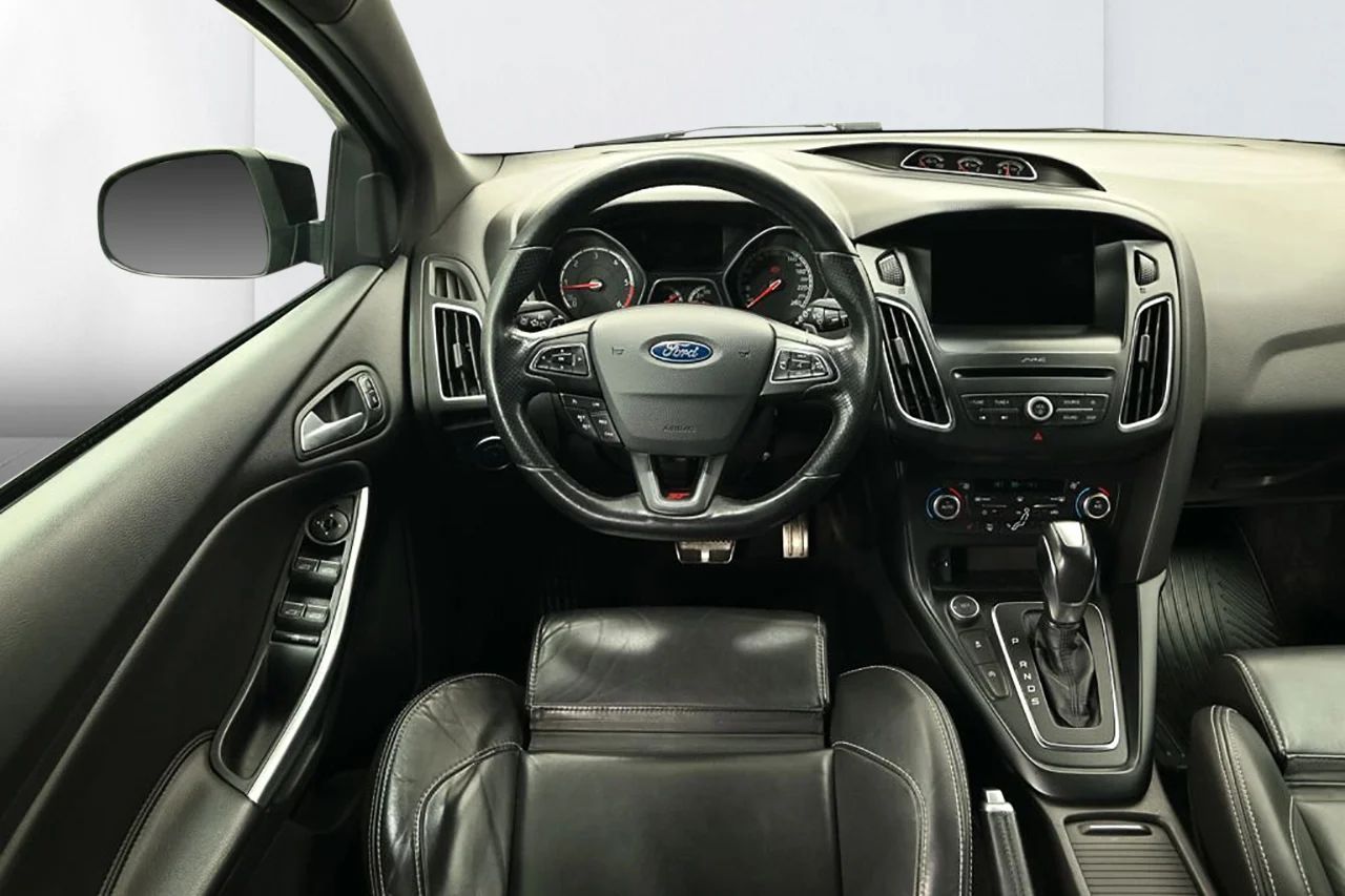 Ford Focus ST Kombi Aut Läder Elsäte Keyless Filassist 185hk – bild 17 av 25