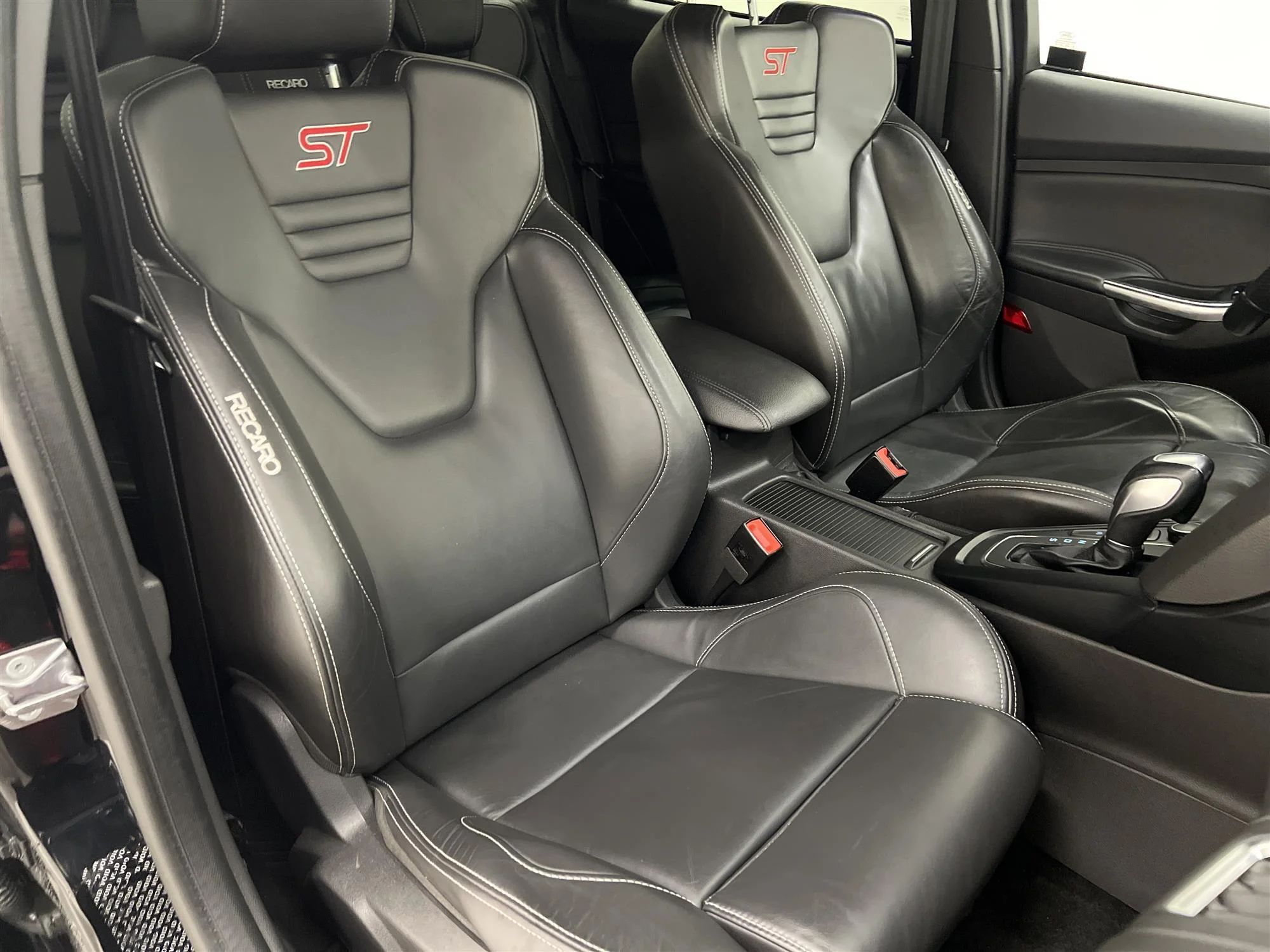 Ford Focus ST Kombi Aut Läder Elsäte Keyless Filassist 185hk – bild 14 av 25
