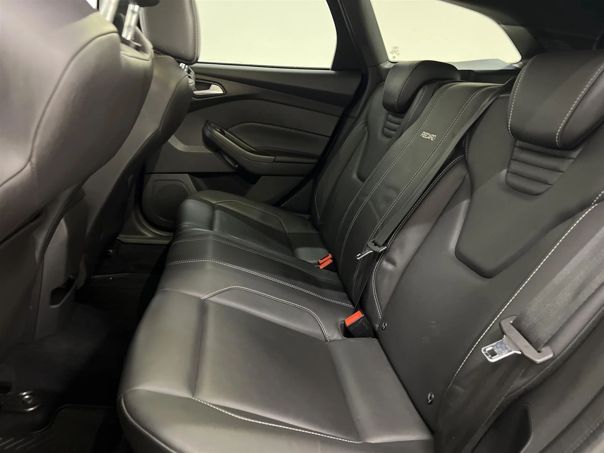 Ford Focus ST Kombi Aut Läder Elsäte Keyless Filassist 185hk – bild 12 av 25