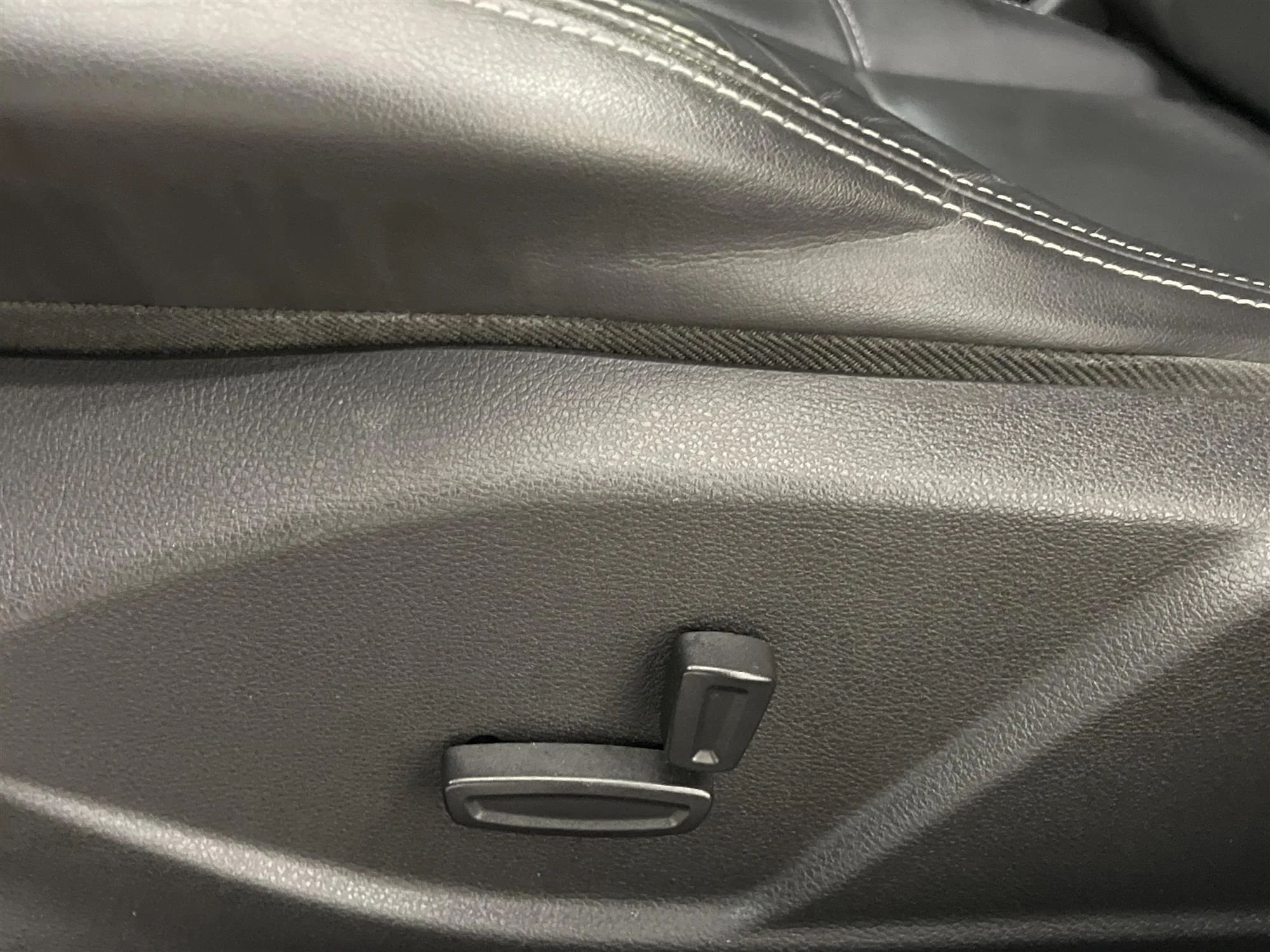 Ford Focus ST Kombi Aut Läder Elsäte Keyless Filassist 185hk – bild 11 av 25