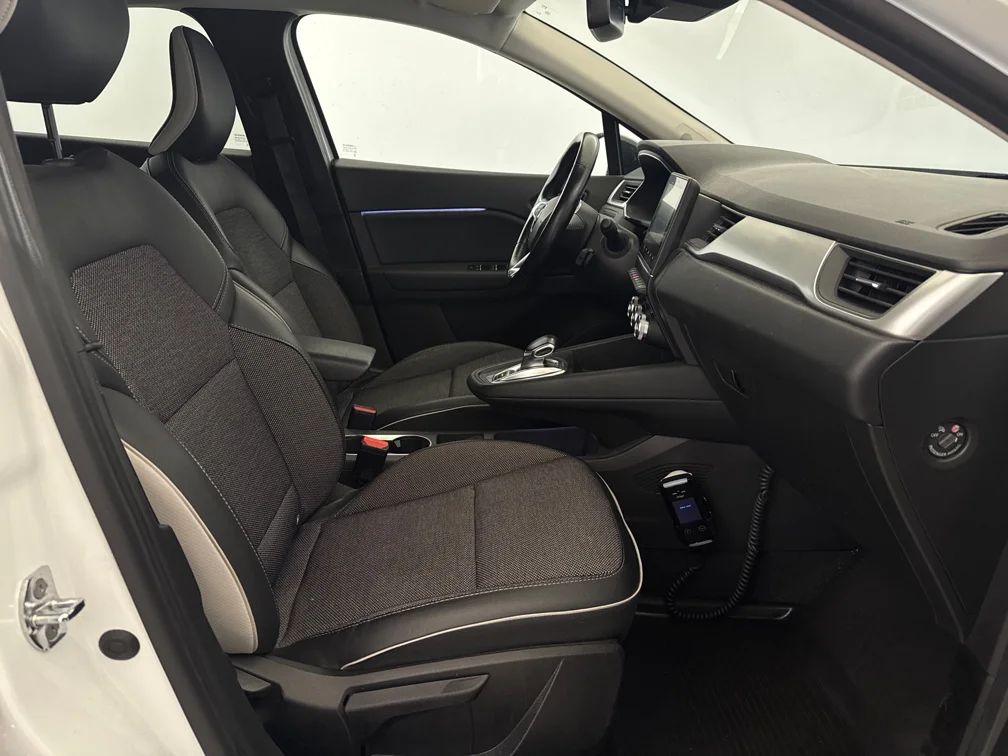 Renault Captur E-Tech Plugin Navi Kamera Cockpit MOMS 160hk – bild 4 av 8
