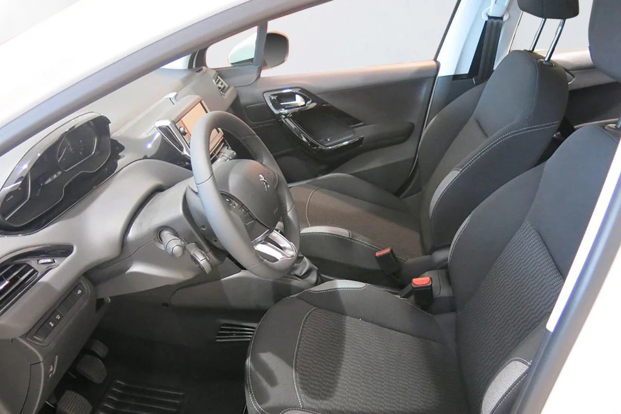 Peugeot 208 1.2 PureTech Pekskärm Farthållare 82hk – bild 6 av 9