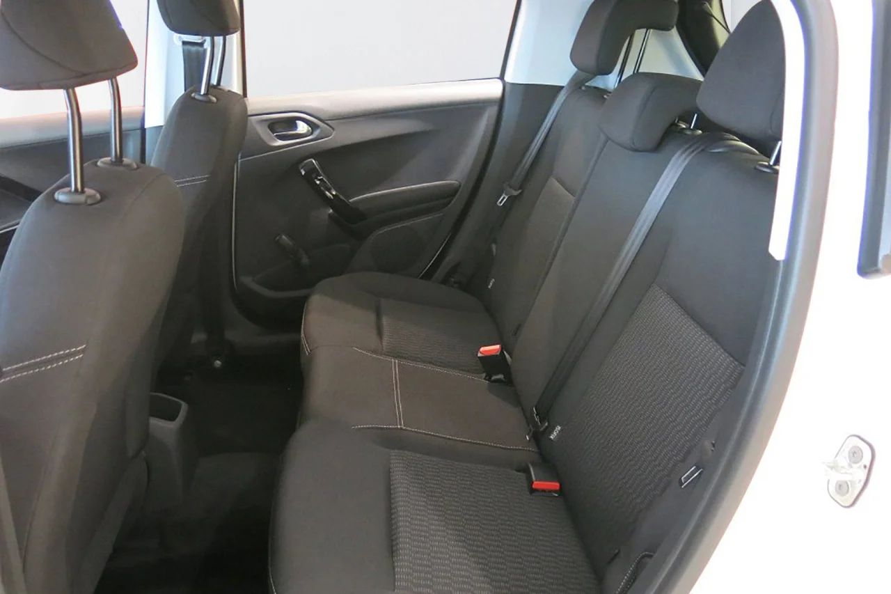 Peugeot 208 1.2 PureTech Pekskärm Farthållare 82hk – bild 7 av 9